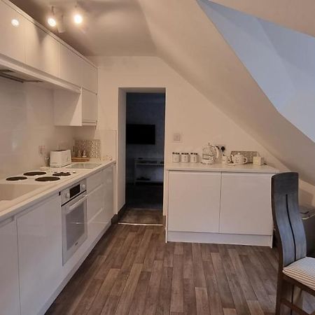 Modern And Spacious 2 Bedroom Apartment With Free Parking Llansantffraid Llansantffraid Glyn Ceiriog Esterno foto