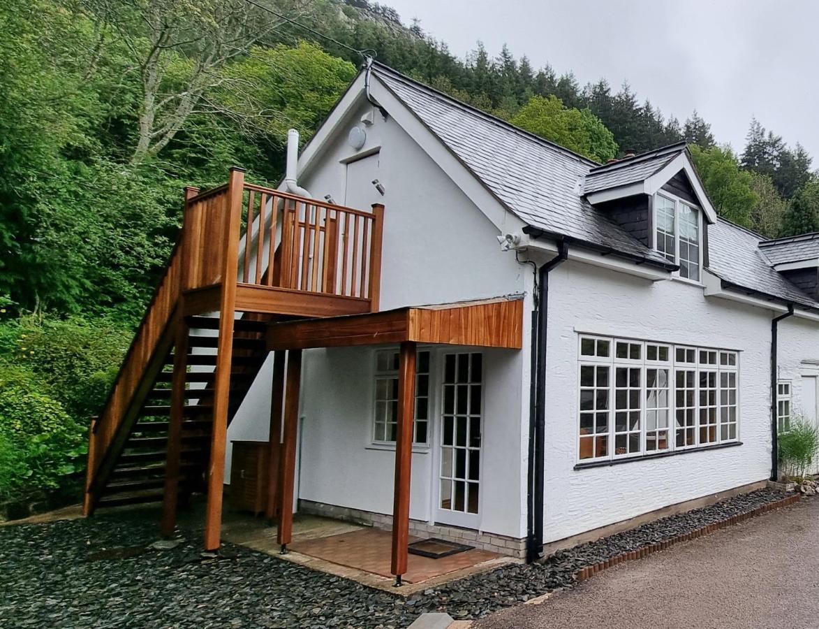 Modern And Spacious 2 Bedroom Apartment With Free Parking Llansantffraid Llansantffraid Glyn Ceiriog Esterno foto